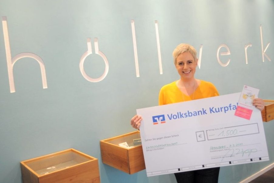 1500- € Spende an das Fem Mädchenhaus in Frankfurt durch das höllwerk Schutzengel Hilfsprojekt